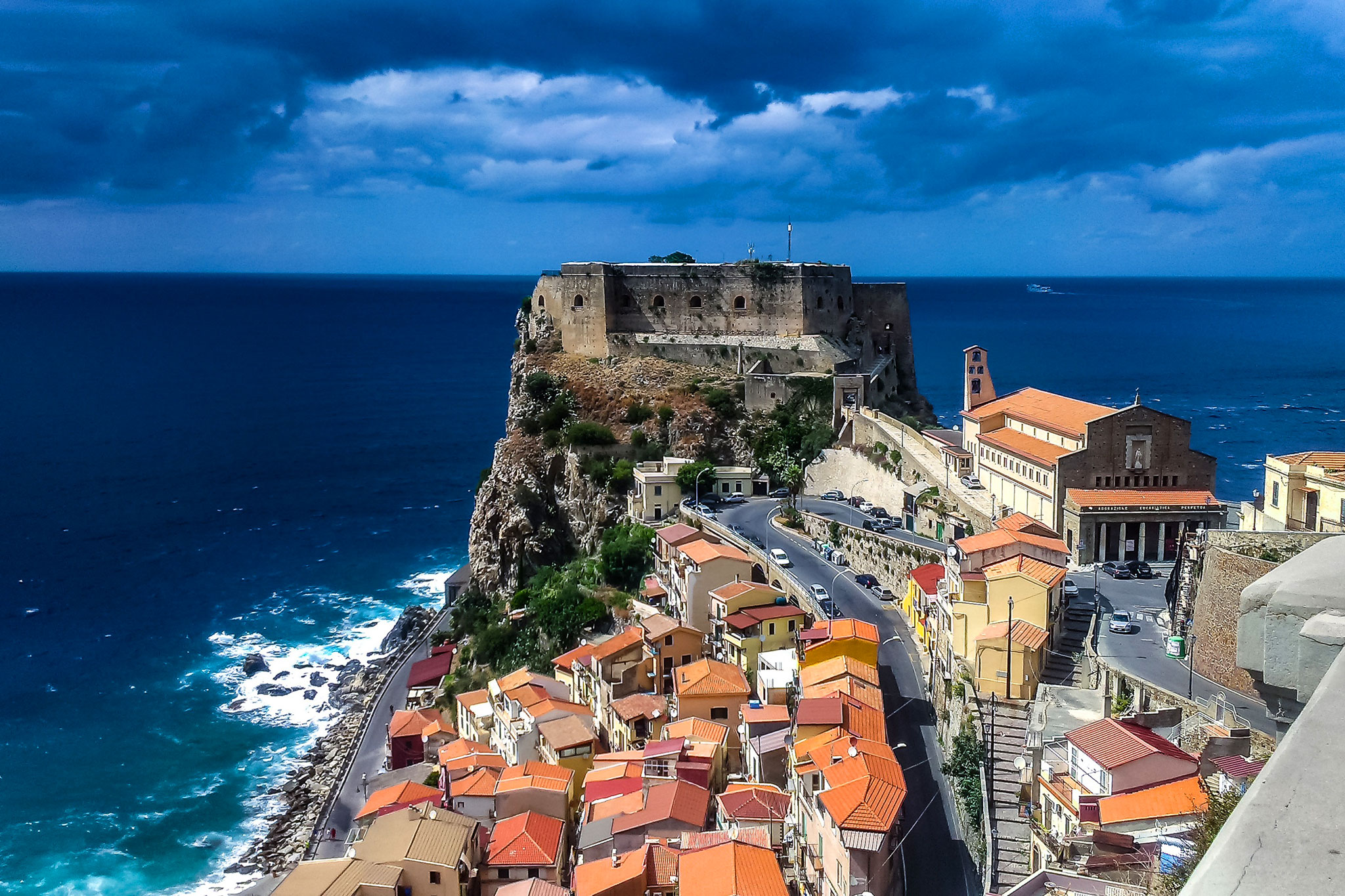 La Calabria è Un Viaggio In Macchina Lunghissimo