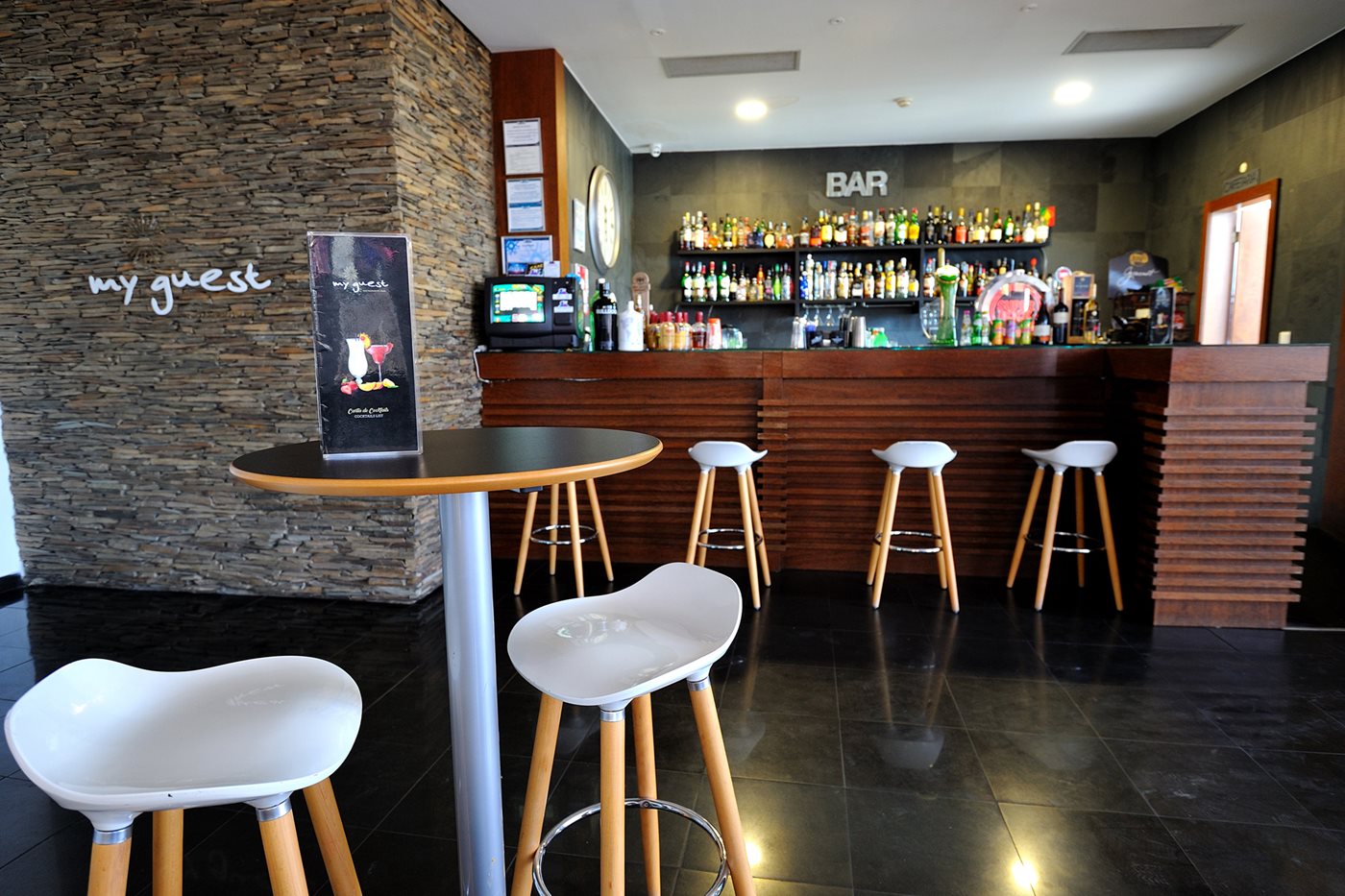 Bar, Oceano Atlântico Apartments