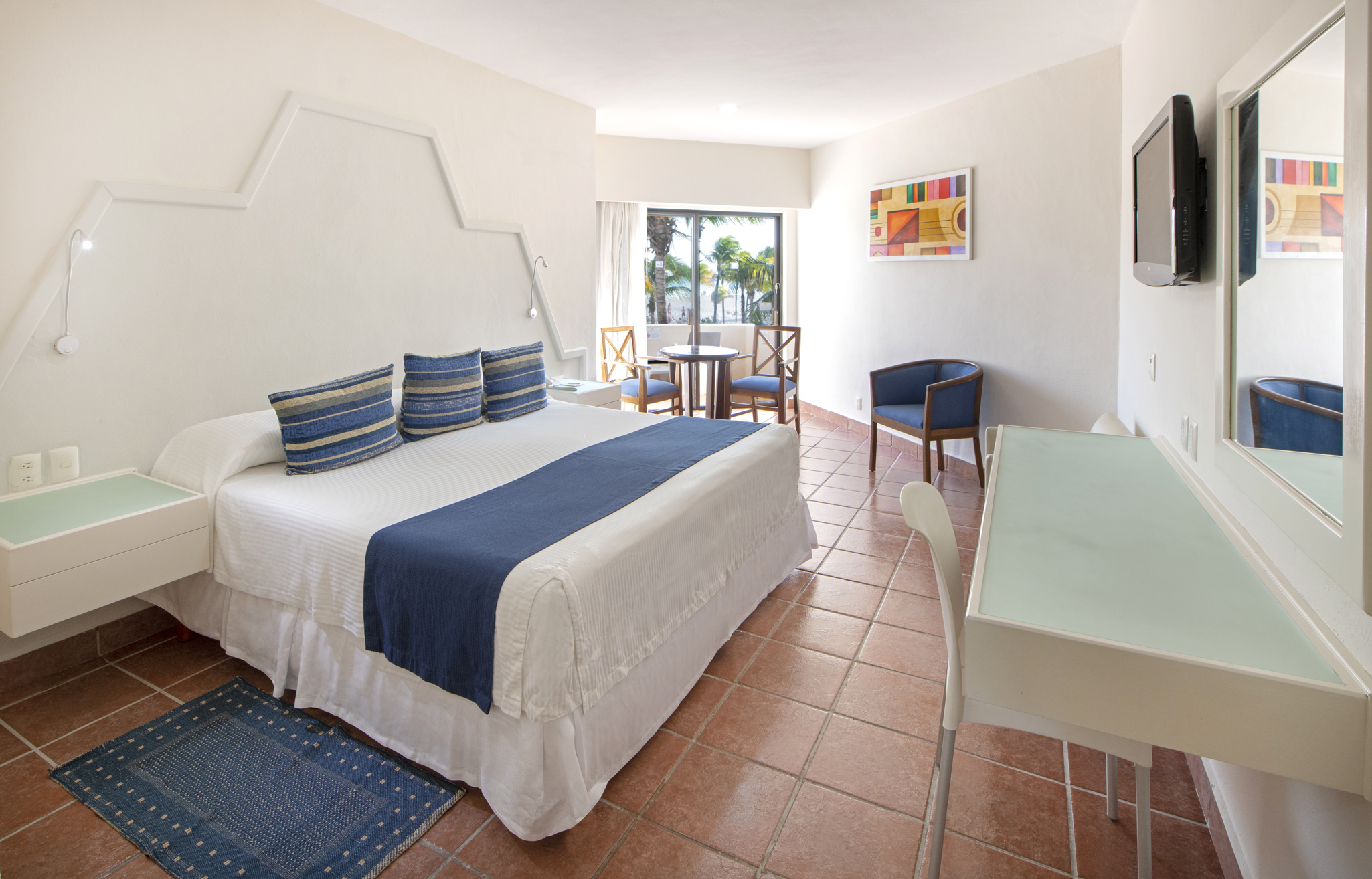 Chambre supérieure, Vue jardin – Vue mer