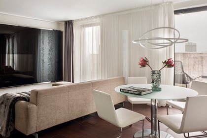 2 Bedrooms Beyond & Suite Panoramic City View, ME London