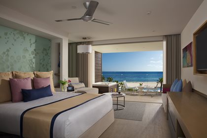 Collection Grand Luxe Signature Preferred Club suite Junior vue mer très grand lit, Secrets Riviera Cancun Resort & Spa