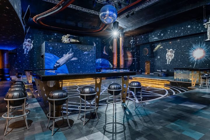 Teatro Bar at Iberostar Waves Paraíso del Mar with entertainment-focused ambience near the theater in Playa del Carmen