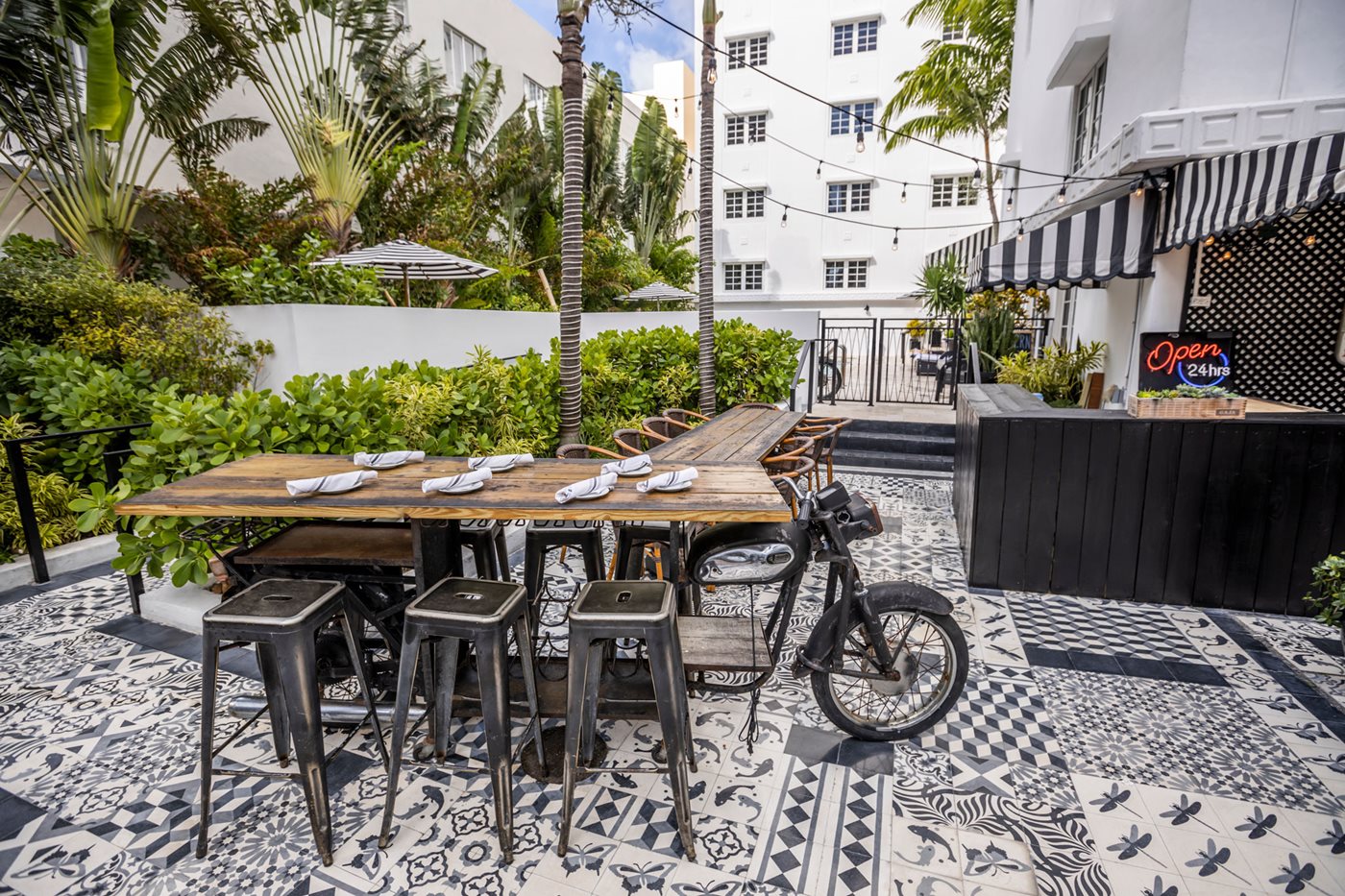 The Tavern Restaurant - Terrace, Hotel Croydon