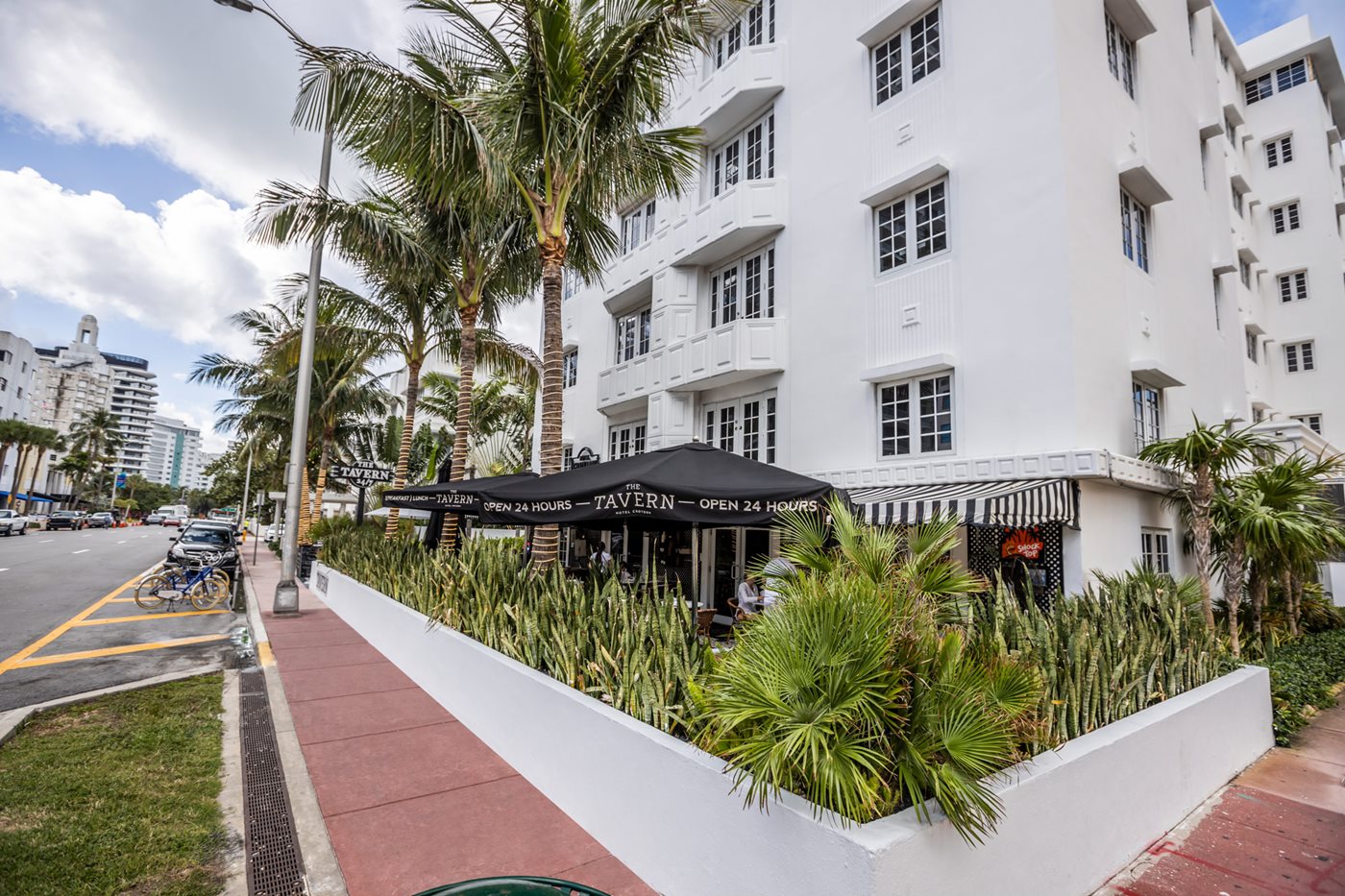 Hotel façade, Hotel Croydon, Miami