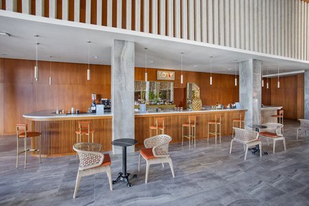 Bar du hall de l'hôtel