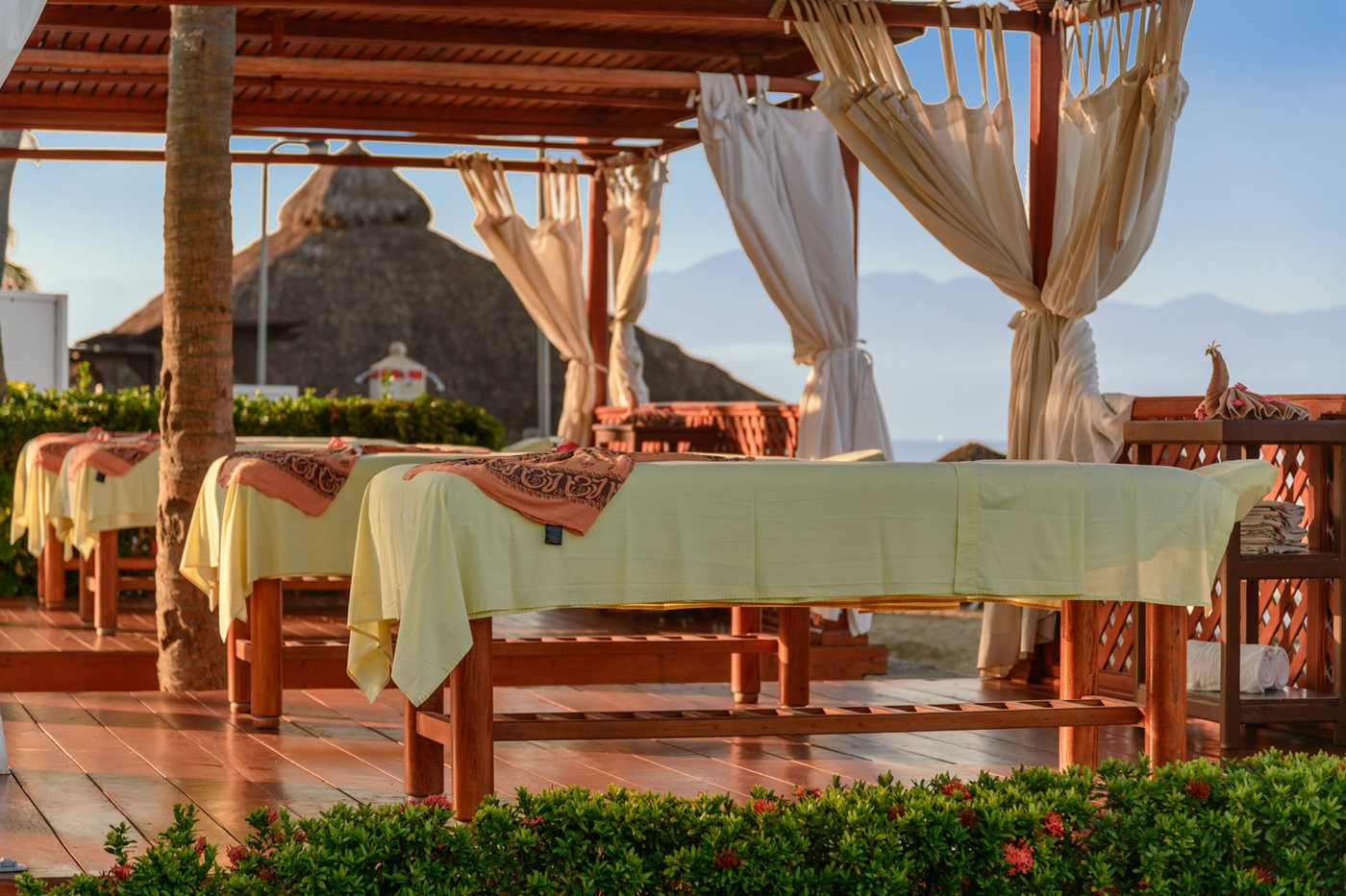 Spa - Massage extérieur, Grand Decameron Complex Bucerías, A Trademark All-Inclusive Resort, Riviera Nayarit
