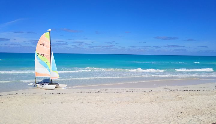 Beach and Catamaran, Hotel Playa Cayo Santa Maria, Cayo Santa Maria