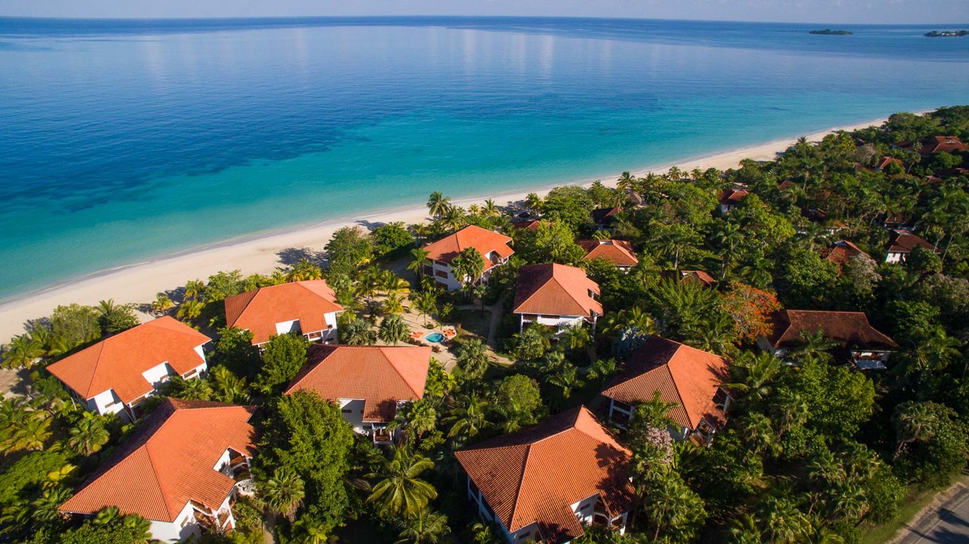 couples-swept-away-negril-transat