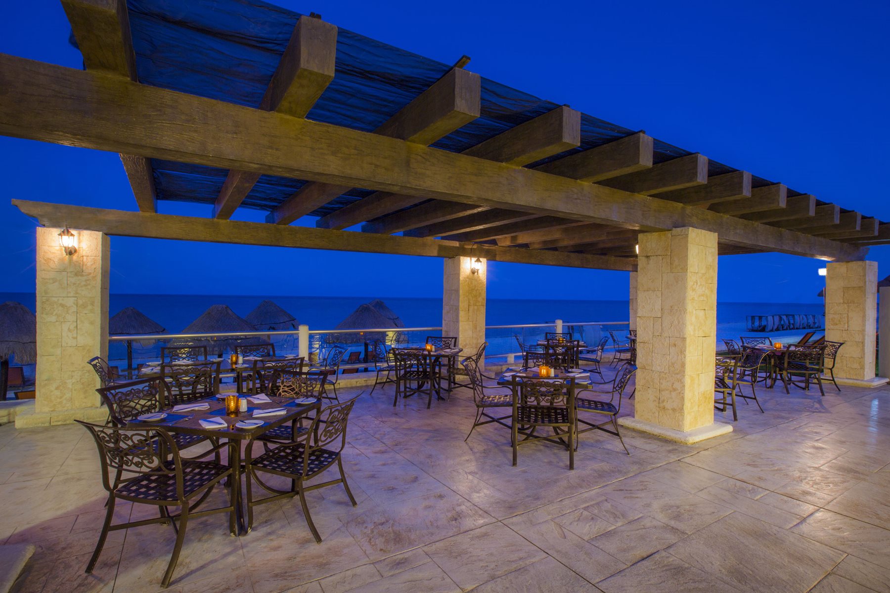 Palapa Pelicanos Restaurant, Moon Palace Nizuc