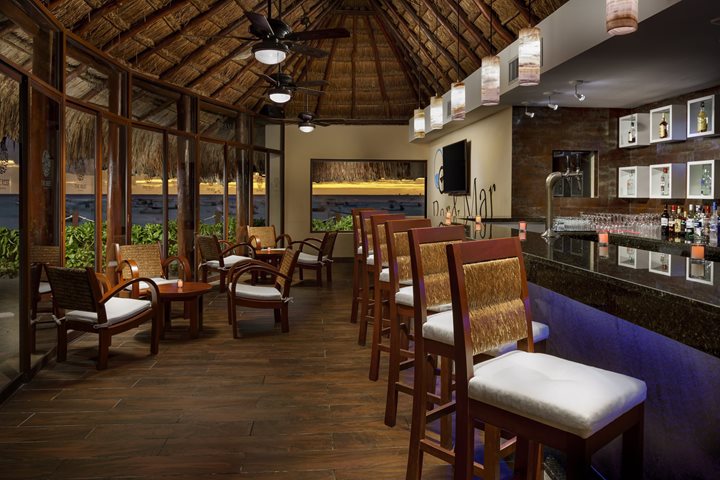 Bar & Mar lounge bar, The Reef Coco Beach