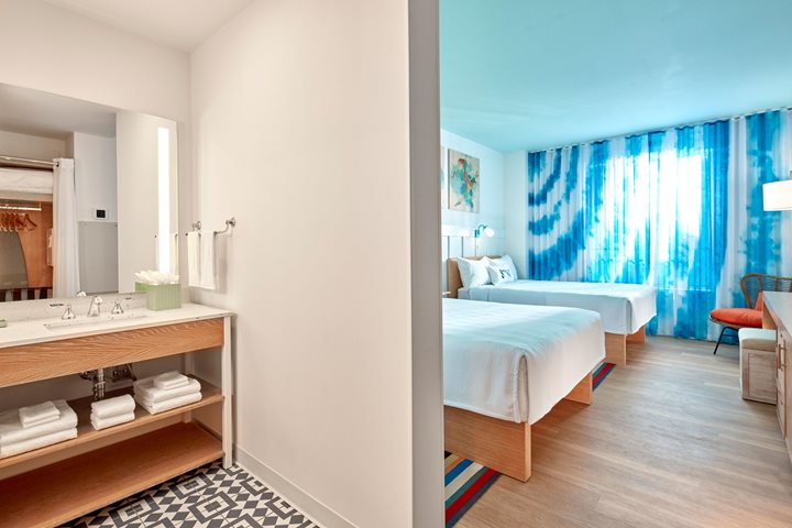 Room, Universal's Endless Summer Resort - Surfside Inn and Suites