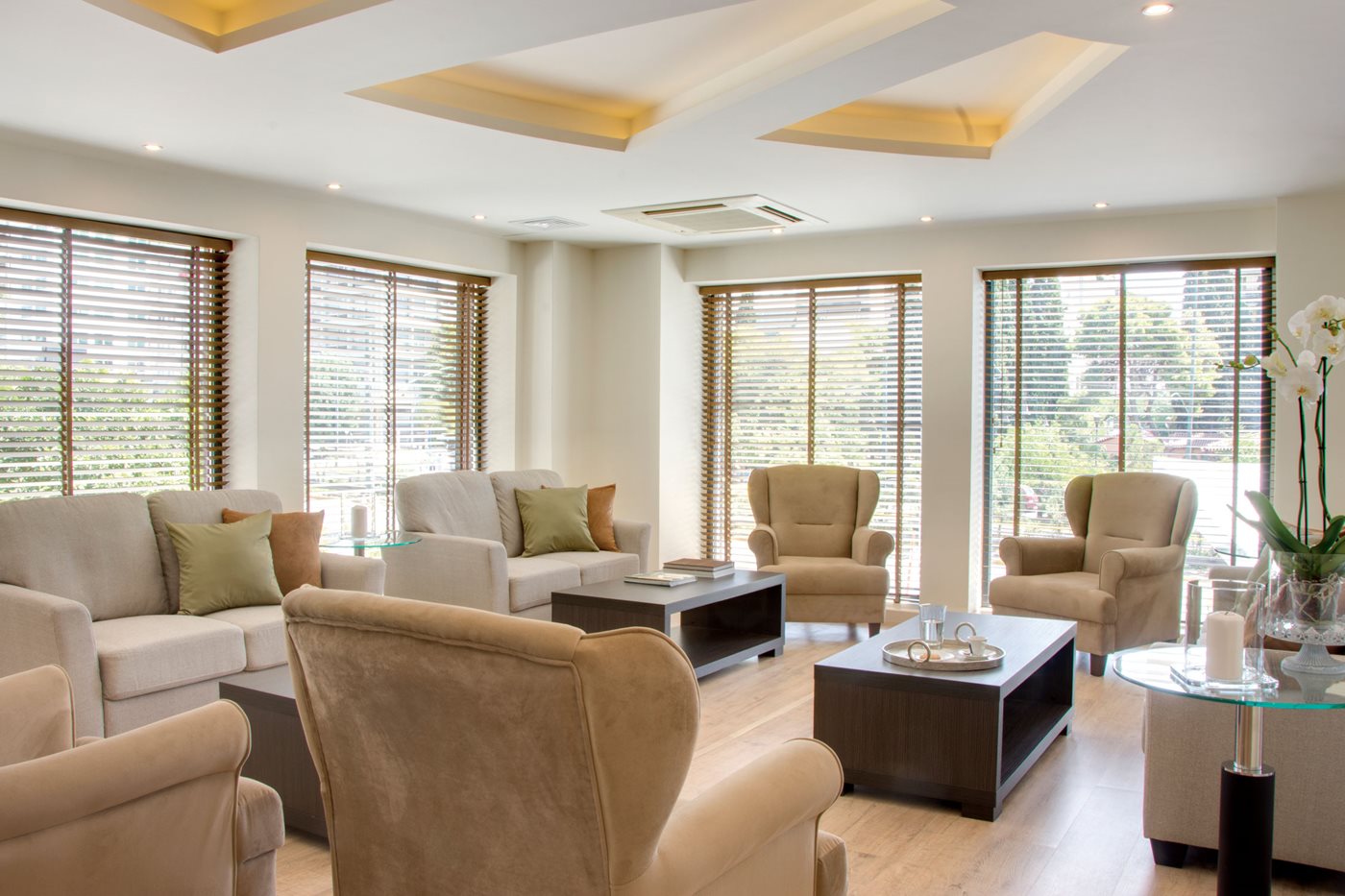 Salon, Athens Avenue Hotel