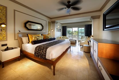 Junior Suite Garden View with Kids Single Parent Special, Grand Palladium Lady Hamilton Resort & Spa