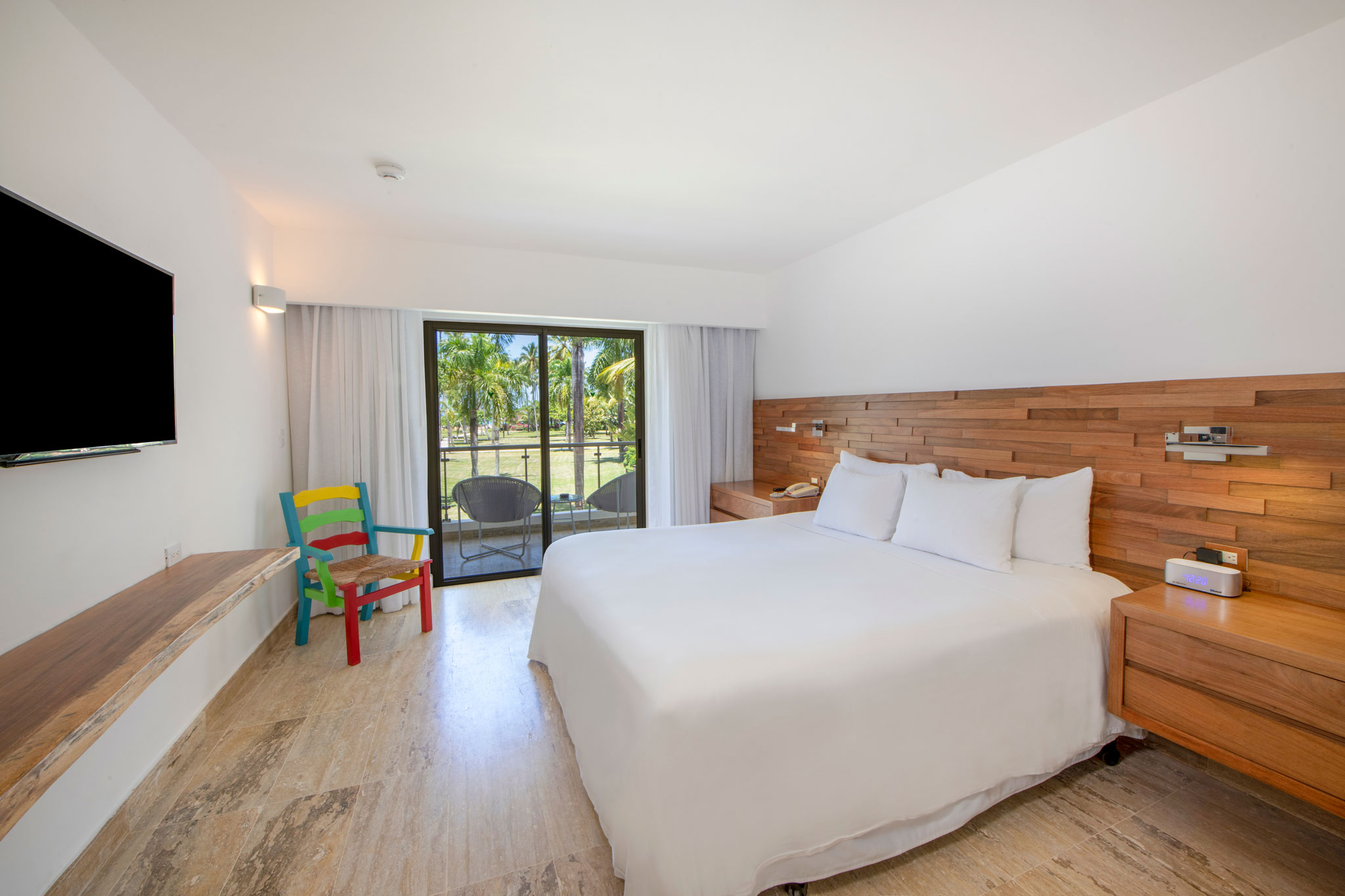 V – Vue sur la piscine, la mer ou le jardin