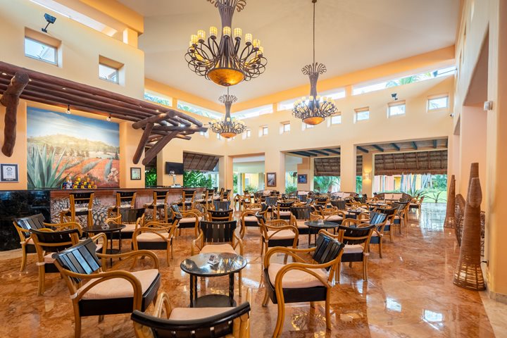 Tequila Lobby Bar at Barceló Maya Tropical serving cocktails and light bites in a relaxed setting in the Riviera Maya