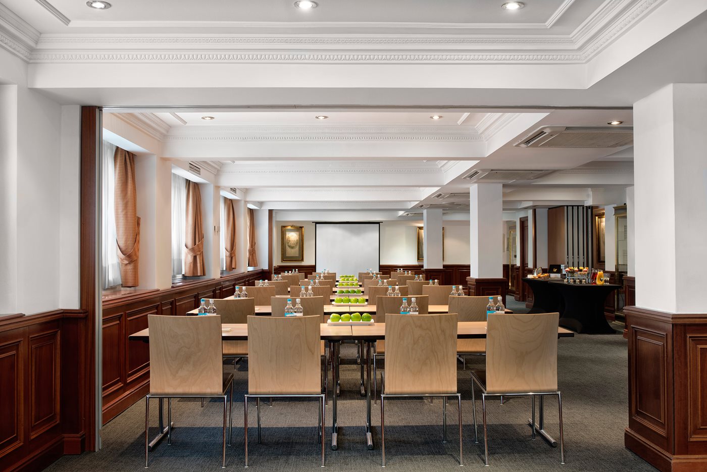 Business, Meliá White House Hotel, London