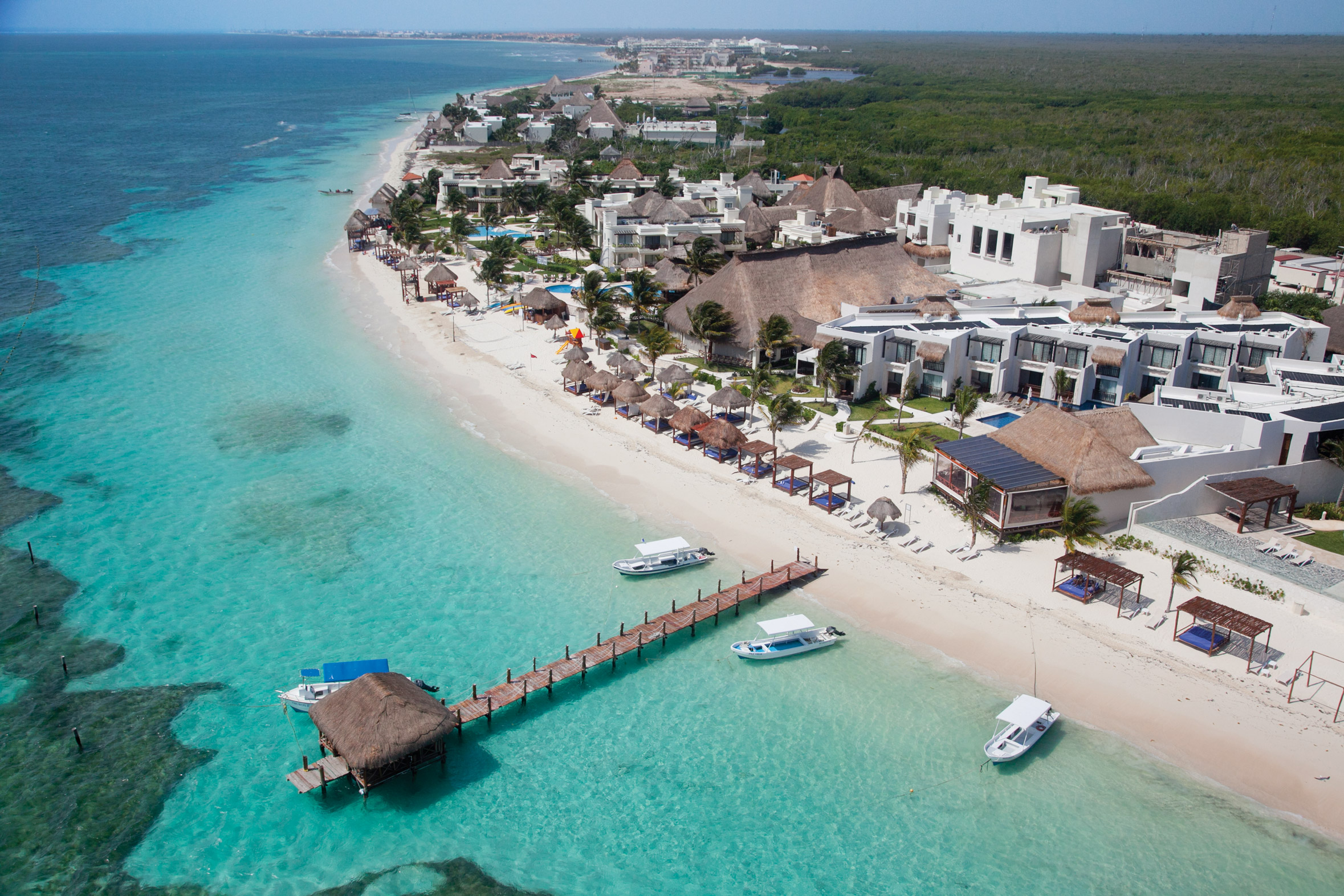 Special Offer for Teachers and Nurses! Best Theme Parks + Best Beach = Best Vacation. From the Walt Disney World Swan and Dolphin Resort in Orlando, to the Sheraton Sand Key Resort in Clearwater Beach, the best of Florida is at your fingertips.