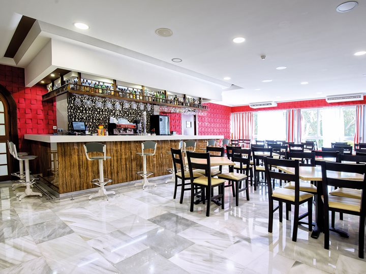 Bar Los Manjares, First Flatotel Apartments