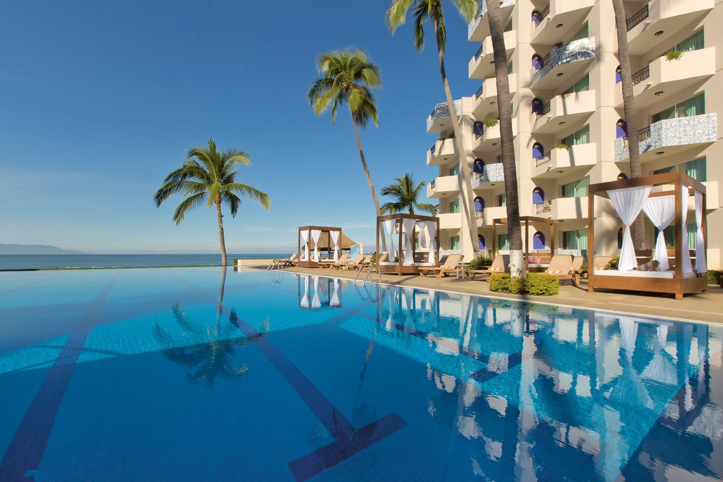 Crown Paradise Golden All Inclusive Resort - Puerto Vallarta | Transat1417 x 945