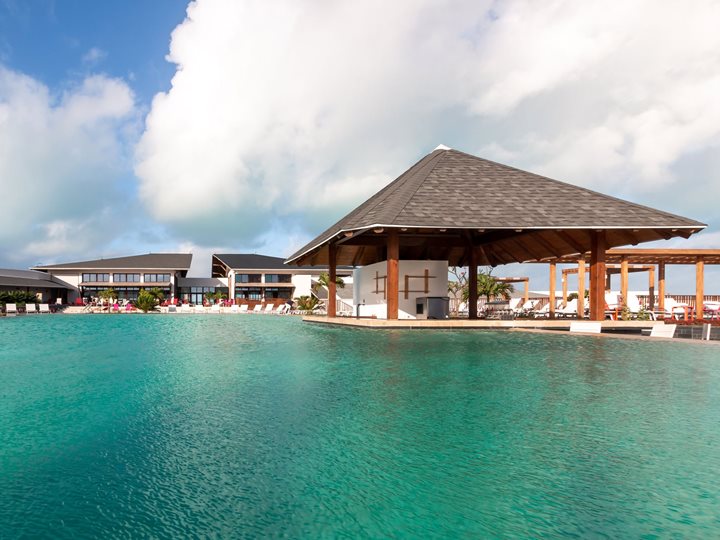 Aqua Swim up Bar, Valentin Cayo Cruz