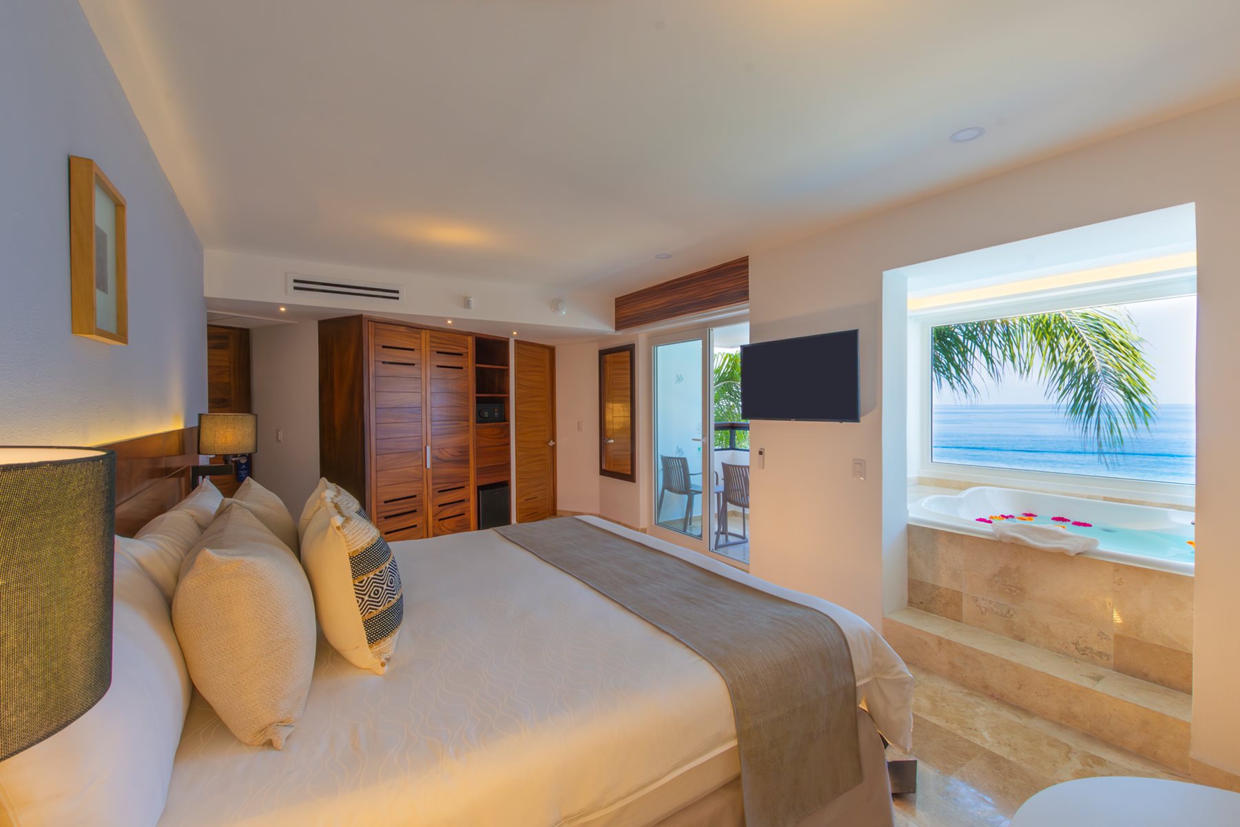 Honeymoon Suite Ocean View, Buenaventura Grand Hotel & Great Moments