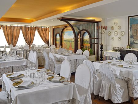 O Sole Mio Restaurant, Sol Palmeras