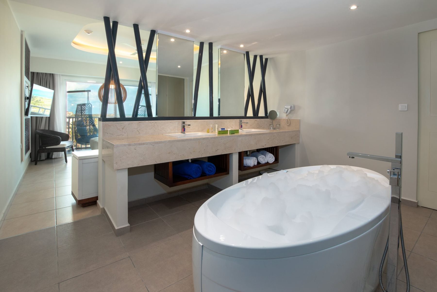 Suite Bathroom, Valentin Cayo Cruz