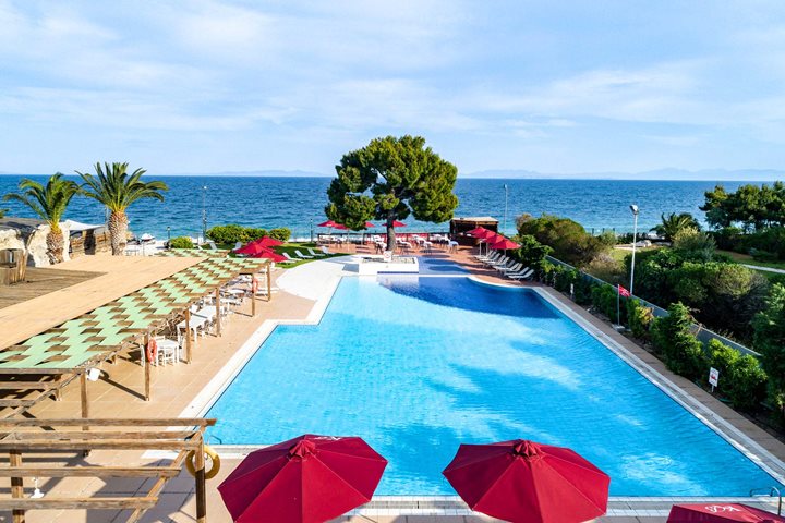 Kinetta Beach Resort & Spa0