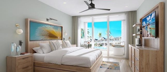 Caribbean Luxe coté piscine avec balcon et bain Tranquilité, Sandals Royal Caribbean