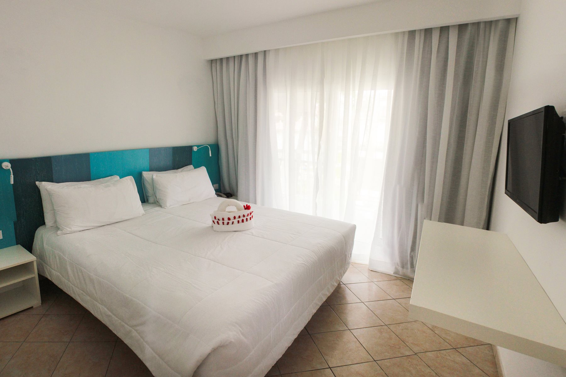 All Together Room, Viva Tangerine by Wyndham