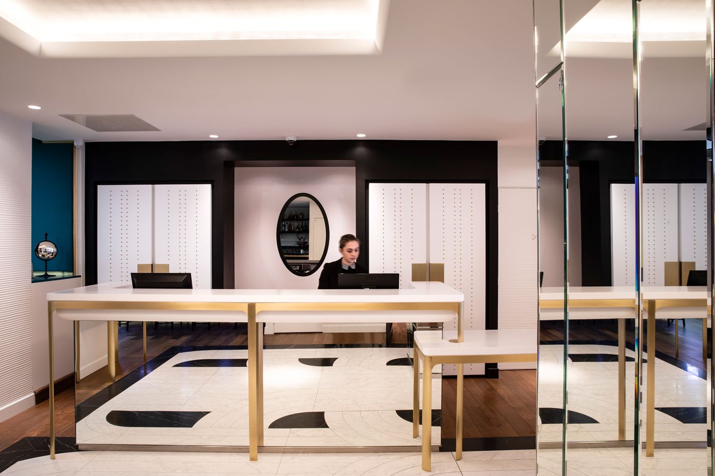 Reception, Hôtel Victor Hugo Paris Kléber