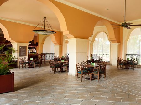 Alhambra Bar, Occidental Caribe