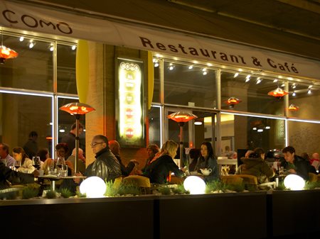 Como's Bar & Terrace 