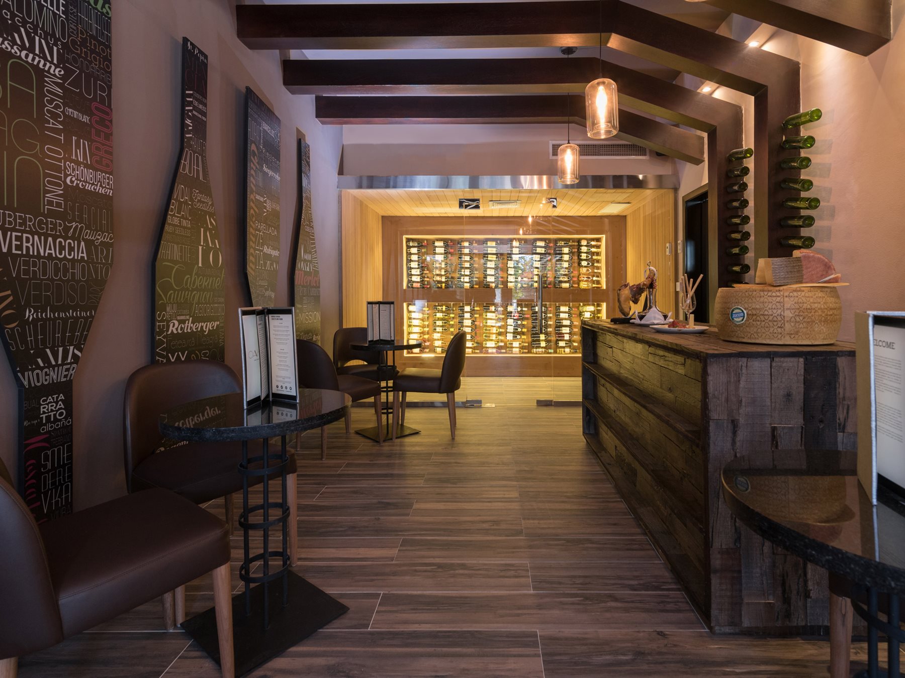 Oak Restaurant, Emotions By Hodelpa Juan Dolio