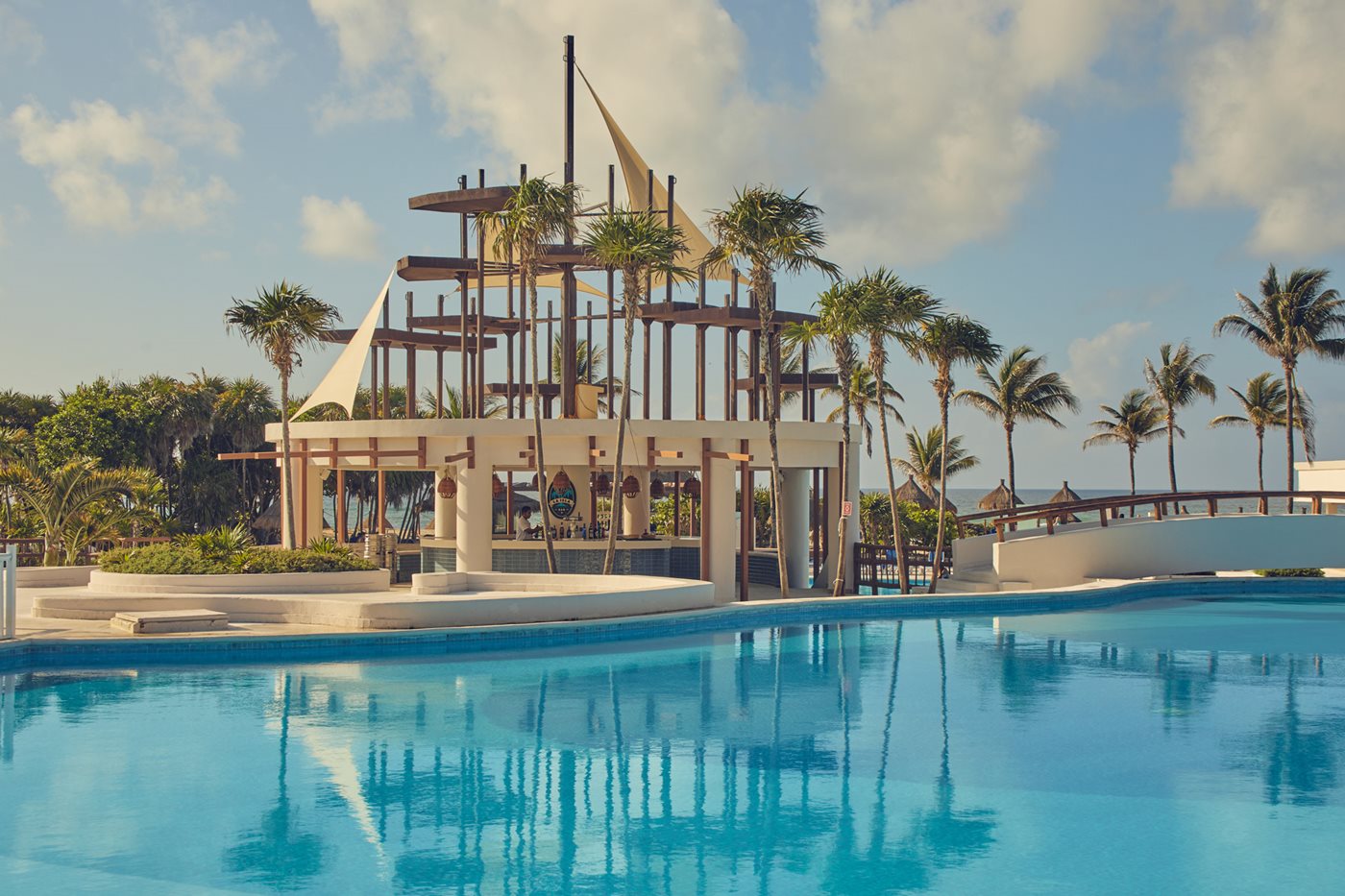 Bar La Isla, Bahia Principe Grand Tulum
