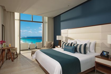 Chambre de luxe vue mer partielle très grand lit, Secrets The Vine Cancun