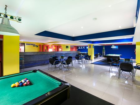 Bar Strikers , Occidental Caribe