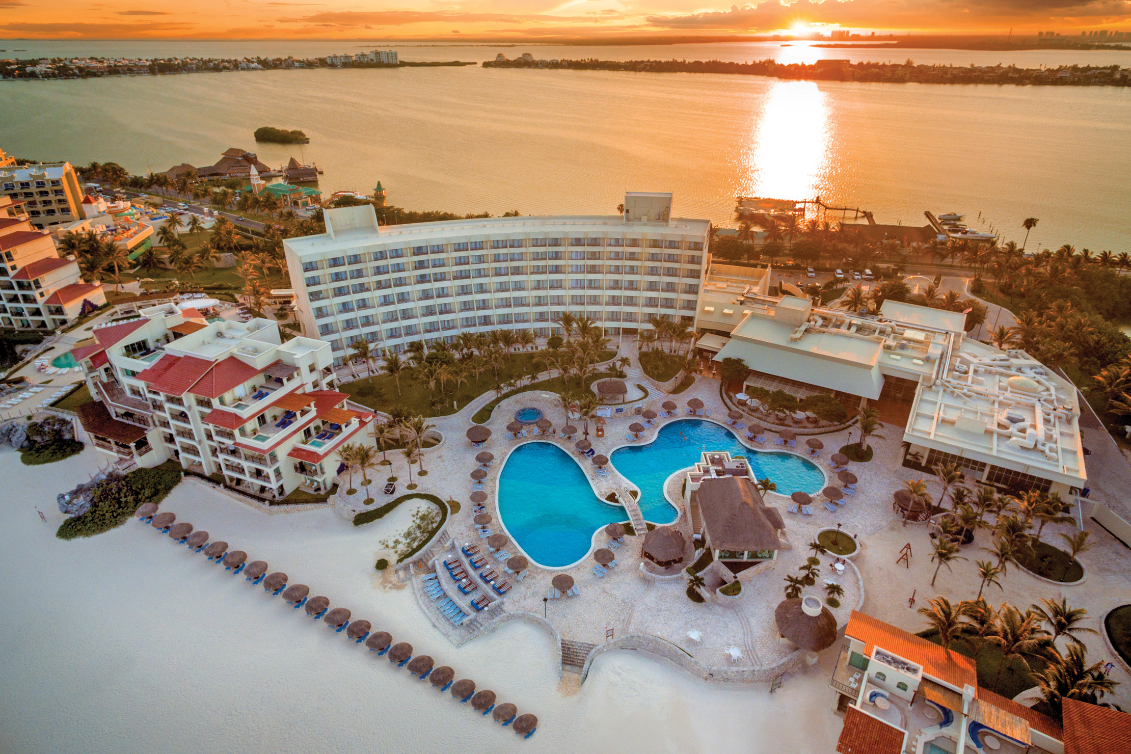 Grand Park Royal Luxury Resort Cancun  Cancun  Transat