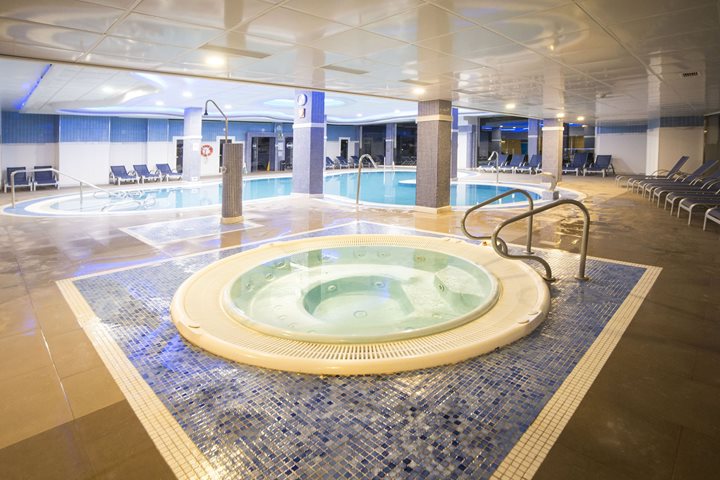 Piscine intérieure et jacuzzi, Benalmadena Palace & Spa