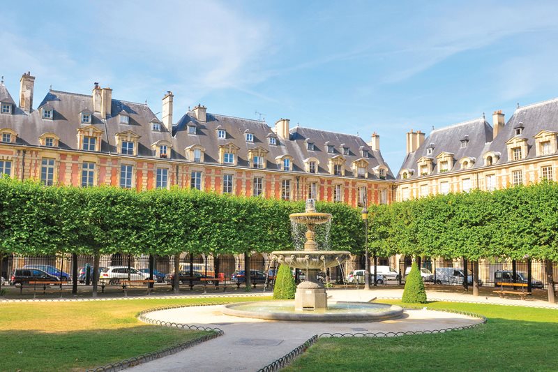 Place des Vosges Le Marais Paris