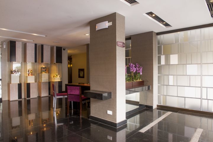 Reception, Arawi Miraflores Prime Lima