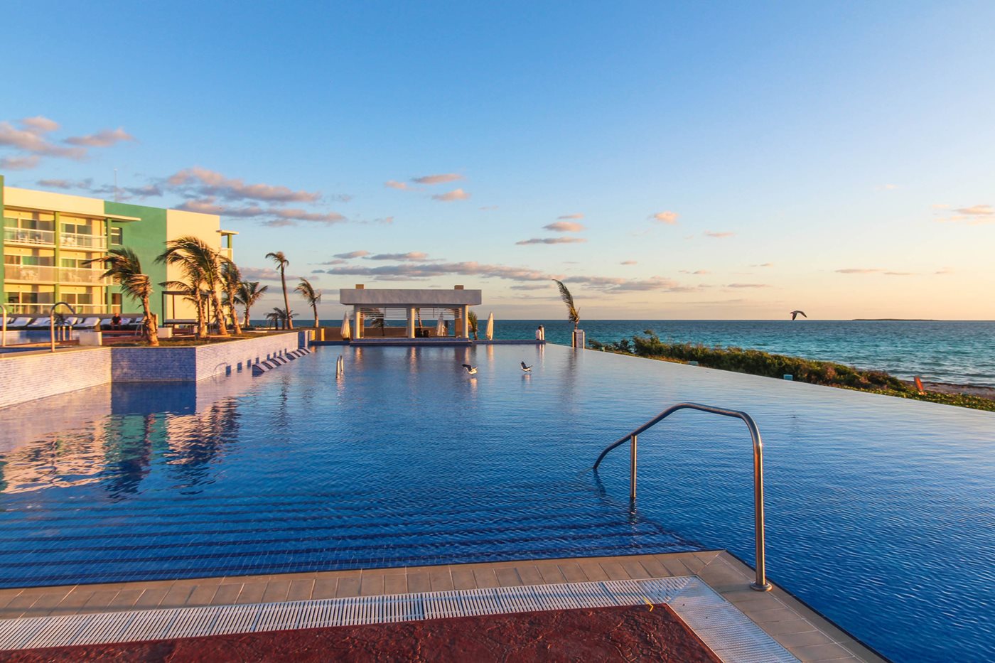 Pool, Grand Muthu Cayo Guillermo