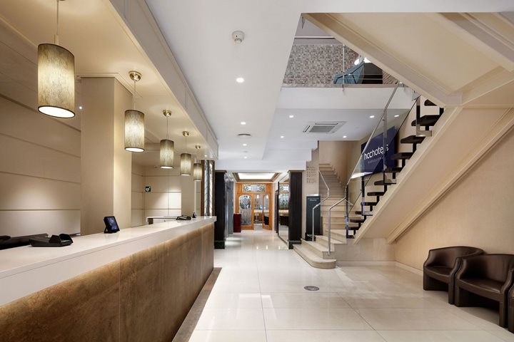 Réception, HCC Regente, Barcelone